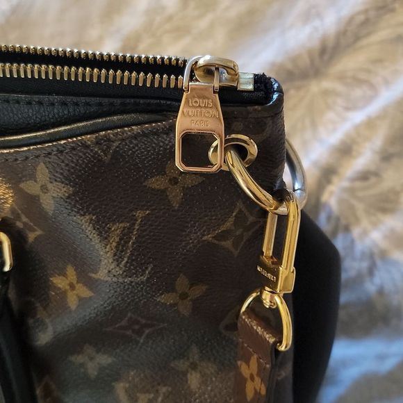 Louis vuitton Monogram purse. . Worn a few times. - Picture 9 of 11